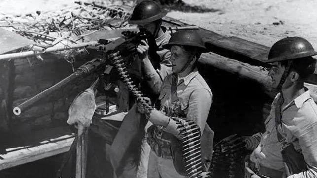 7名志愿军陷入绝境，突然捡到美军的超强重机枪时，会发生什么？