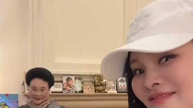 神仙婆媳斗舞秀恩爱！57岁伊能静逆龄状态惊呆网友