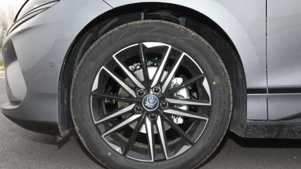 顶配11.98万！续航650Km的零跑B01遇上秦L EV，到底该如何选？