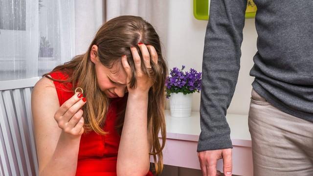 90后妻子多次提出离婚，丈夫终于成全了她，她却后悔不已