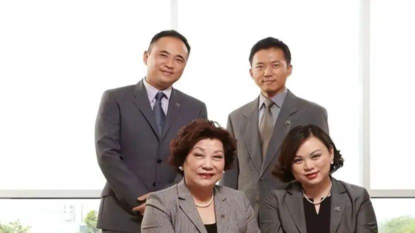 胡静婆婆真面目原来是这样，难怪她嫁入豪门17年，还在娱乐圈捞金
