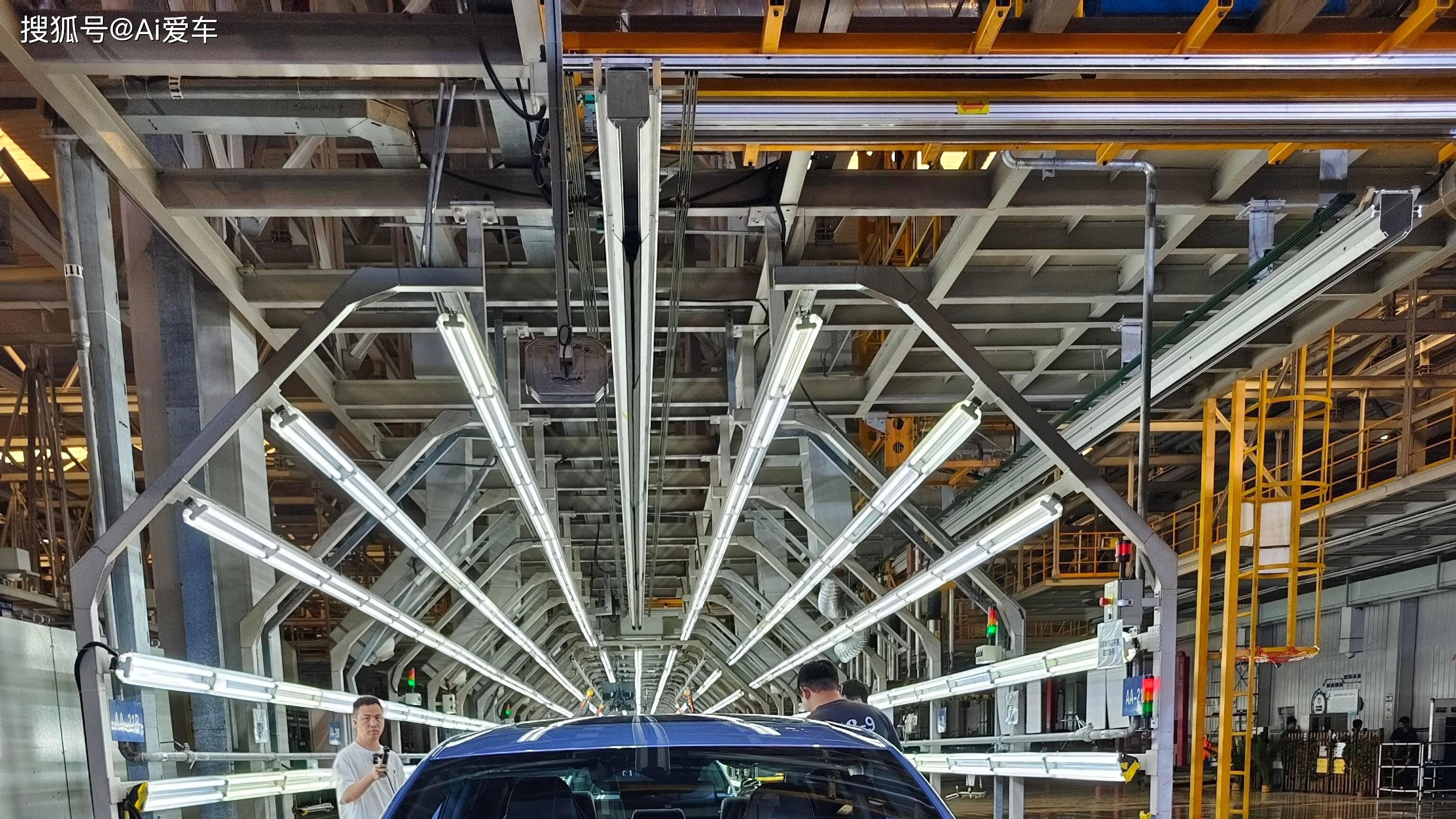 第四代逸动比秦PLUS还狠！4米8电动尾翼＋大屏＋192马力，价不错