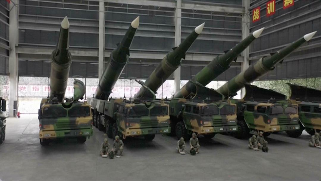 东风导弹一个危险迹象，美防长发现情况严重，向驻日韩美军下达撤退令！
