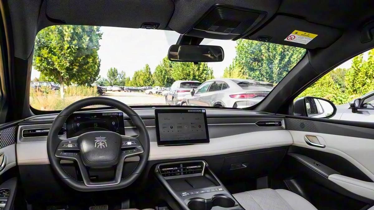 想买插混的再等等！秦PLUS DM-i新车曝光，纯电续航升至155km