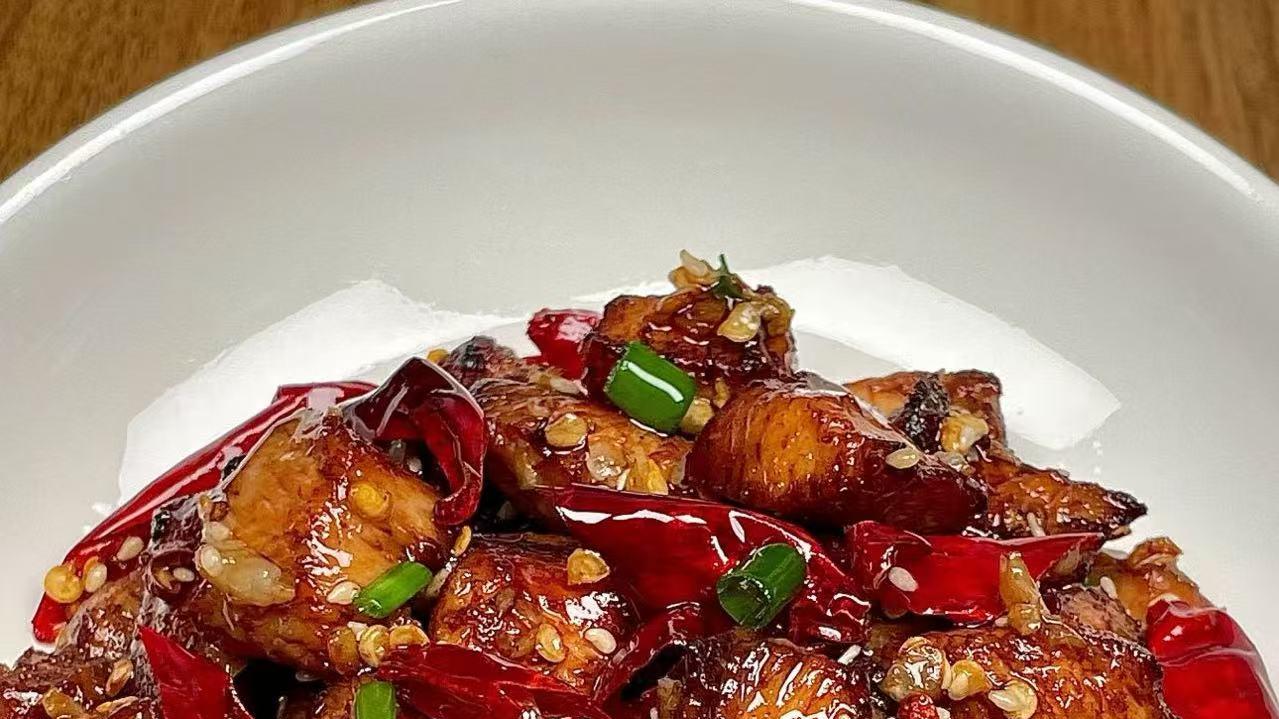 色香味俱佳，按这个方法做麻辣鸡丁，保证家人赞不绝口！