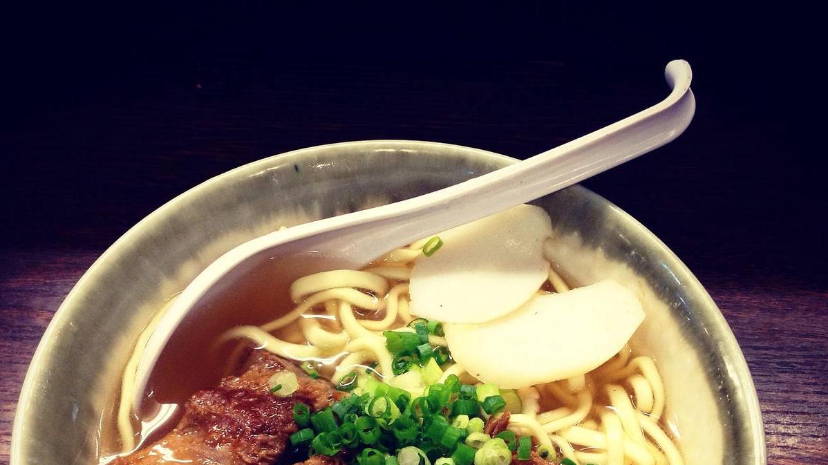 巴掌大排骨面，软烂脱骨嗦着过瘾