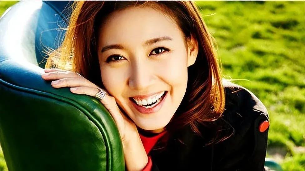 高露早婚早育儿女双全，和15岁女儿一起出演《六姊妹》