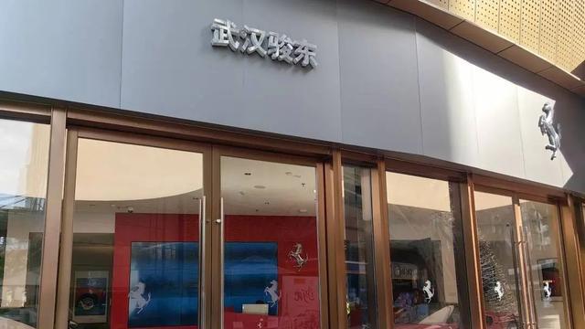 男子在4S店买法拉利3年提不了车，店方：想退款先帮忙卖车