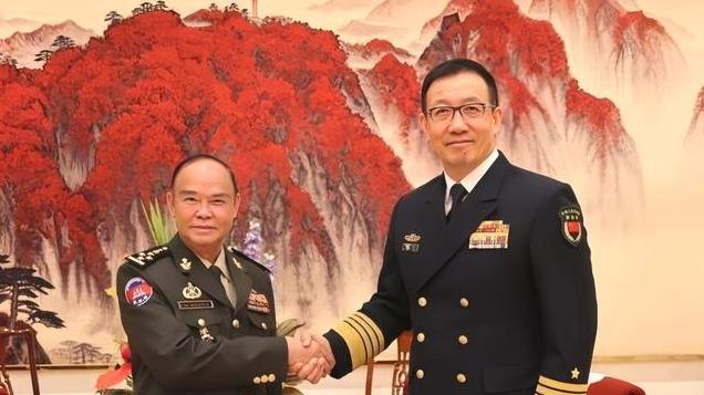 国防部长董军上将，创造史上防长身高之最纪录