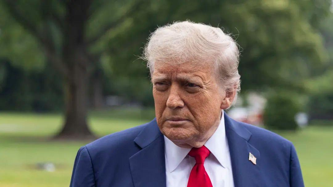 中美谈完后，特朗普缺席亚太峰会火速回国，还有两场“硬仗”要打