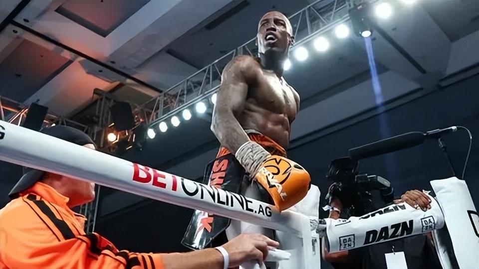 欧沙奎·福斯特保住WBC超羽量级拳王头衔，并在轻量级拥有特殊待遇