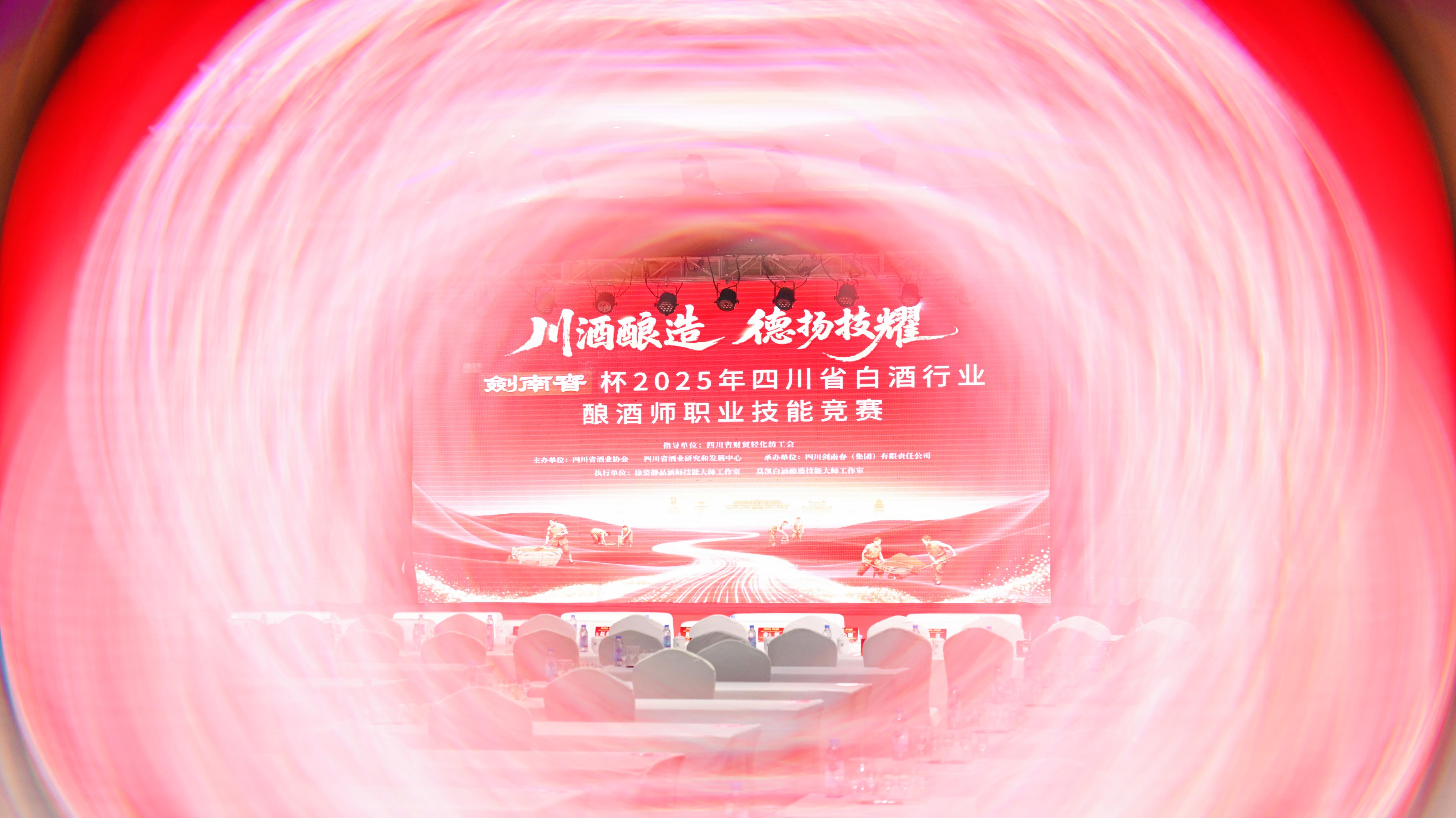 一个求“稳”一个求“活”：深度解析会议与年会拍摄的底层逻辑