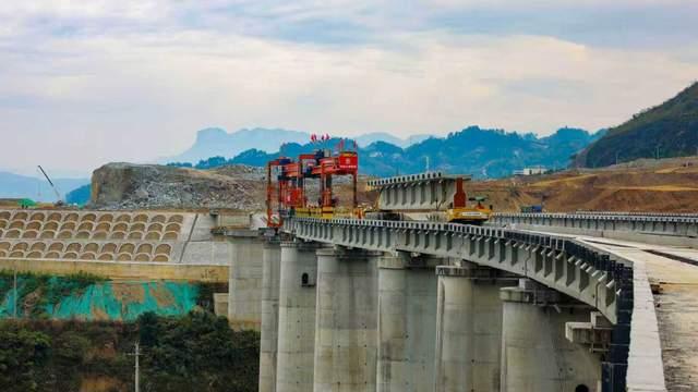 三峡疏港铁路茅坪港站T梁全部架设完成