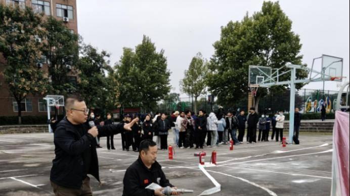 平安校园∣西安技师学院开展“公寓火灾现场应急处置培训暨灭火专项演练”消防安全教育培训活动