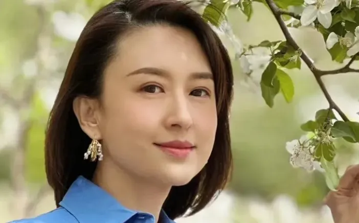 张蕾主持穿紧身西裤被喷“不雅”？本人怒怼：人心脏，看什么都脏！