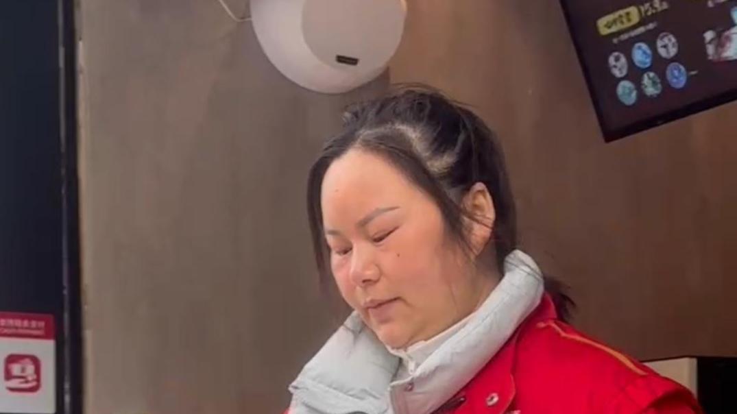 成都测试无人车“兼职”送外卖：“跑腿”12公里，一小时内送了近百份盒饭