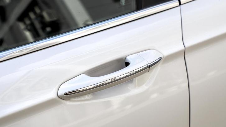 一个电子门把手，正在反噬马斯克