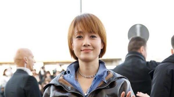 当45岁的胡杏儿与48岁的马伊琍同框时，我才领悟到何为极致自律。