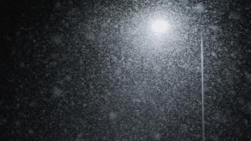 雪天的夜晚007GT很安全