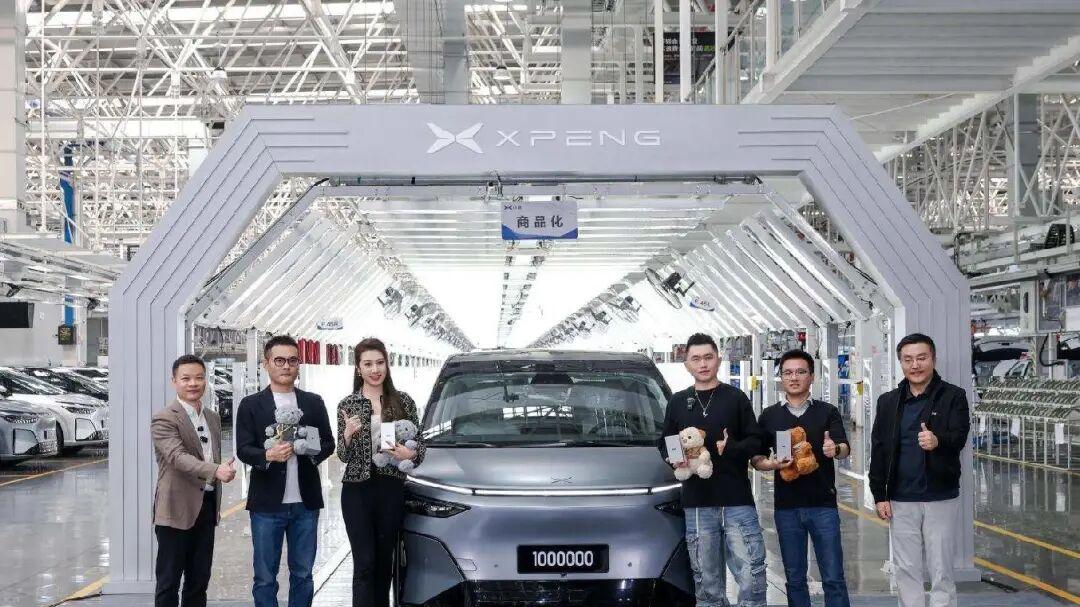 百万台整车下线 小鹏X9 超级增程亮相广州车展
