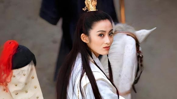 出道就是女一号，在香港电影黄金年代，张敏的名字与“风华绝代”紧紧相连