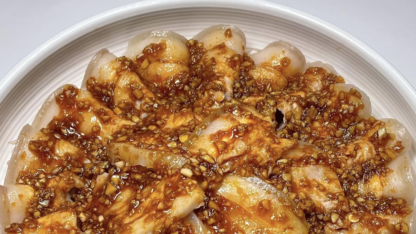 蒜泥白肉：一口穿越到川味江湖的幸福魔法