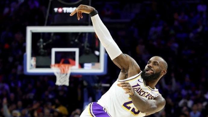 一节更顶四节强，末节12分詹姆斯亲手带走76人