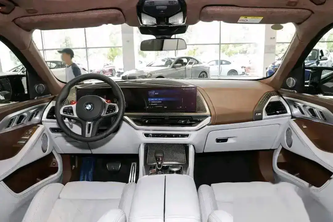 2025款新车宝马X8亮相，豪华大型SUV市场的新变革！
