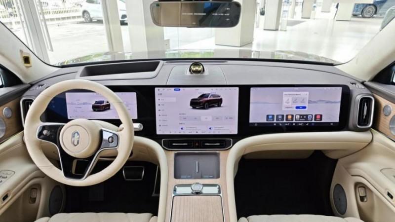 双零重力座椅加持 问界M9 2025款Ultra大五座版化身“移动智能豪宅”