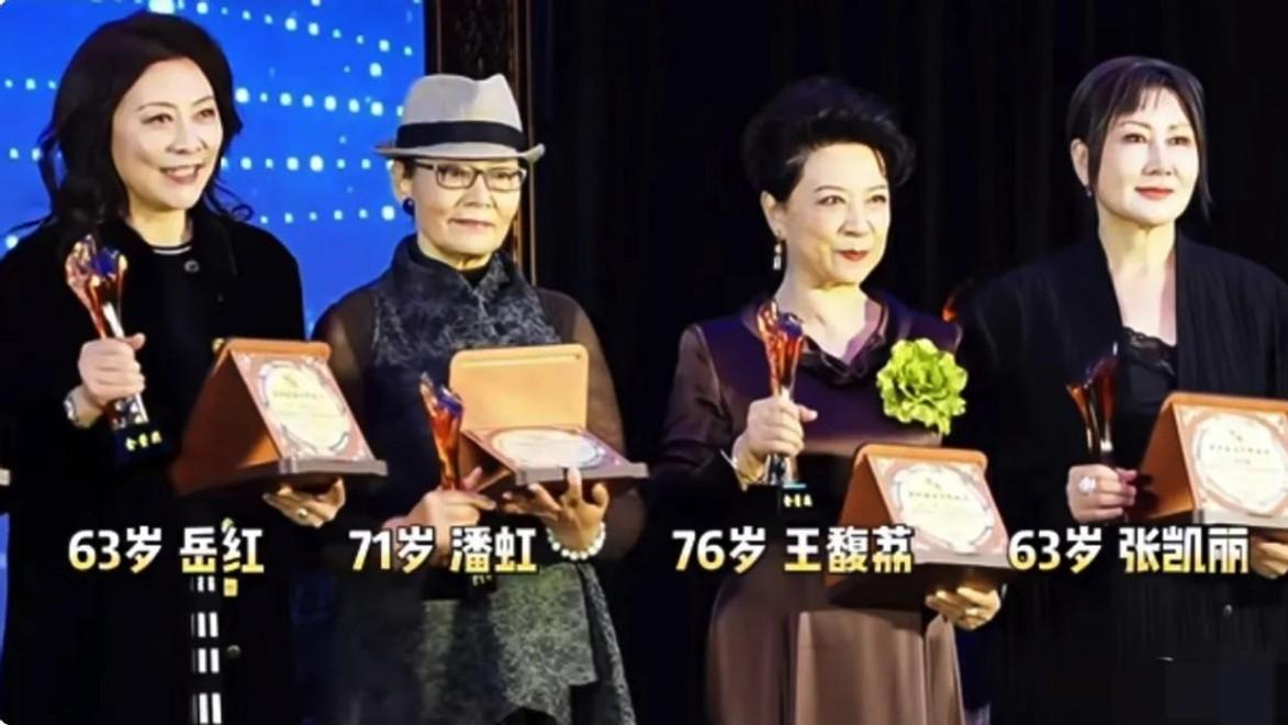 金扬花奖这一晚，当张凯丽和陶慧敏同框，才知道中老年人不扮嫩也可以很优雅