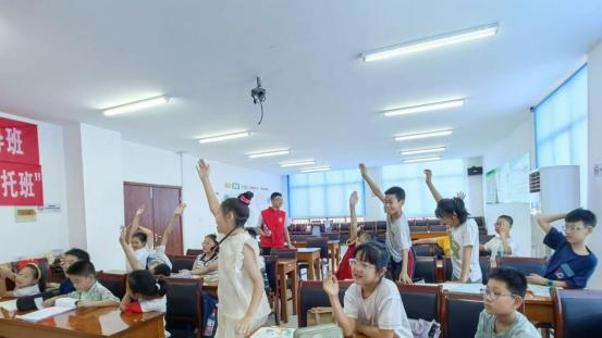 南师外院“智语启航”团队暑期实践惠及500余名青少年