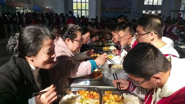 重返17岁！我在东方中学体验当学生的一天……