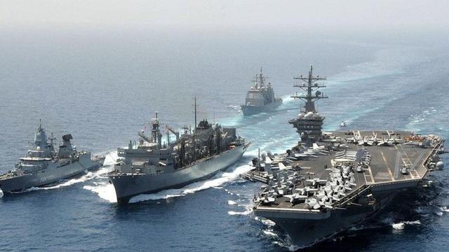 外媒：中美航母齐聚中国南海！中国海军近距离围观美菲军演！