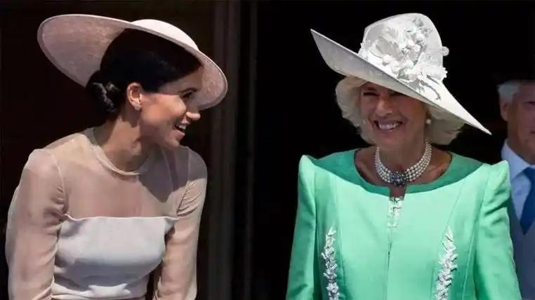 英国王室：卡米拉过生日，梅根送酒，这是演的哪出？