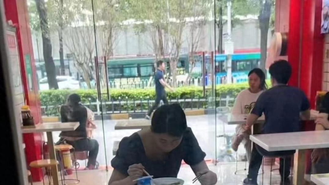 多次光顾同一家餐厅的安徽女子，男老板深藏的温柔