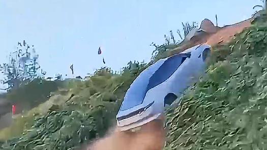 燃油时代不敢想的坡，被领克10EM-P用全系标配的四驱拿捏了