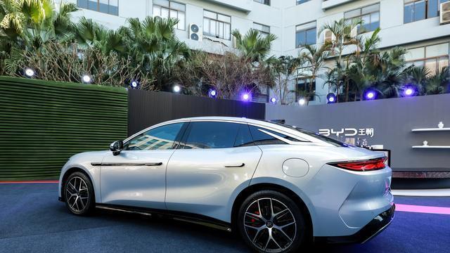 外媒：这是比亚迪汉L击败宝马的秘密！超1000马力、长续航和快充