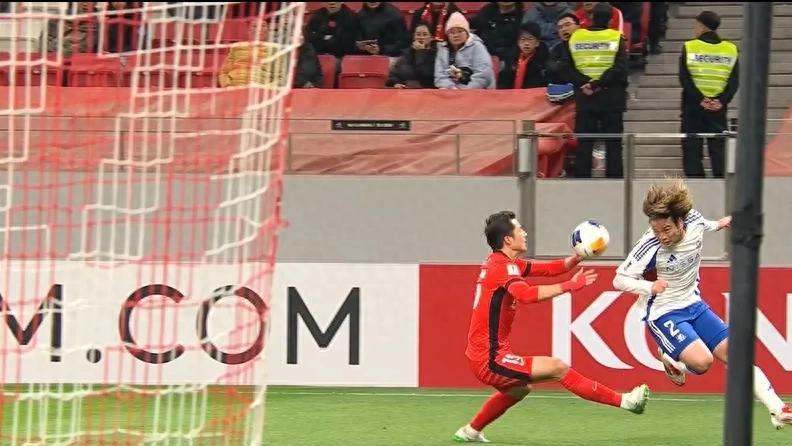 上海海港0-1横滨水手！中超第1被日本15名吊打！不如学泰山退赛？