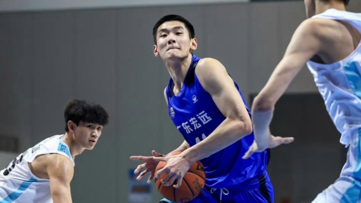广东男篮惜败山西！两人表现抢眼，18岁小将成为全场最亮的星！