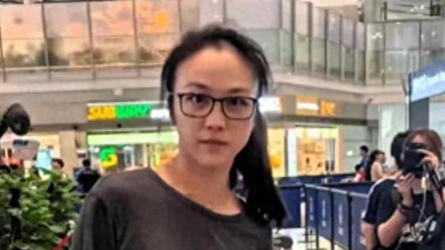 汤唯暑假带女儿出游与粉丝双向奔赴，双手合十恳请保护孩子隐私