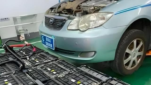 8年电池质保到期，首批新能源车车主困惑，换下的电池干嘛去了？