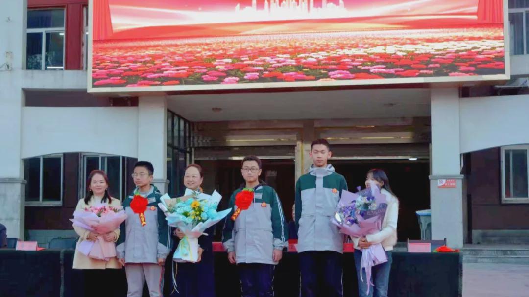 信阳市第九中学召开阶段性质量评估表彰暨动员大会