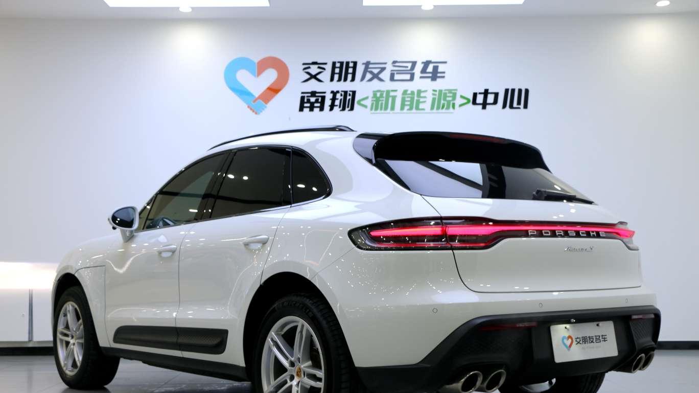 白色优雅，性能小钢炮，2022款Macan2.0T一手车况仅售39万多！
