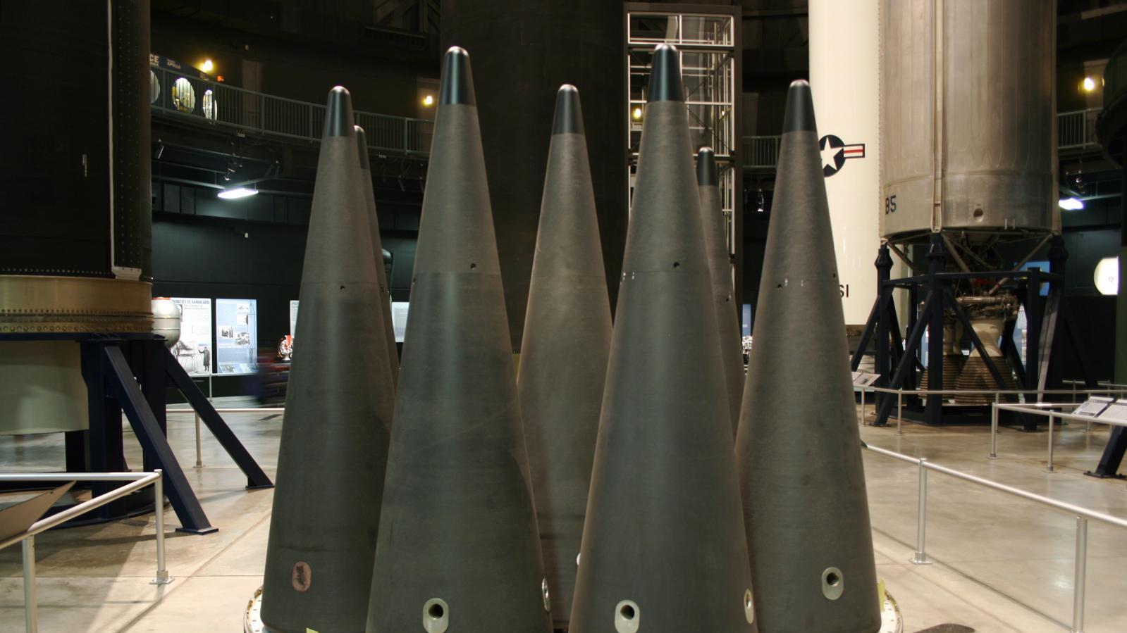 美军试射民兵 3 导弹，特朗普欲拉中国入无核化协议，普京直接下令备核试验