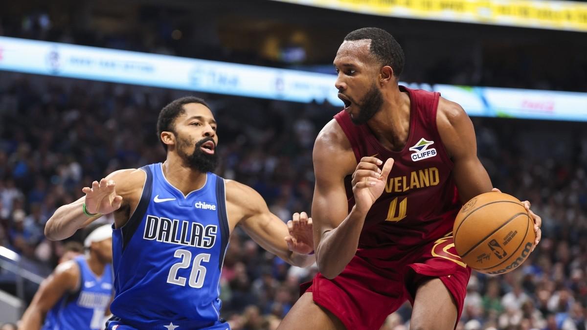 文班亚马35+18+4无缘今日最佳球员！因詹姆斯30+3+8超乔丹创纪录