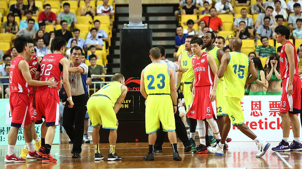 11月18日NBA雄鹿对战骑士，字母哥近期状态回暖，米切尔力求比赛夺全胜