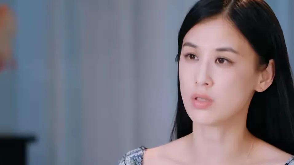 刚离婚，杨子迅速与新欢公开亮相，心思难掩