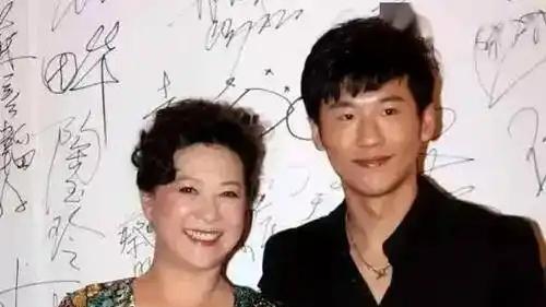 虎父无犬子，10位老戏骨的儿子，青出于蓝而胜于蓝，个顶个的帅气