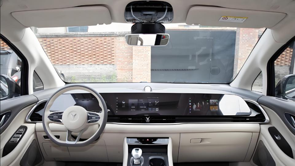 豪华混动MPV新卷王！续航超1200km，从38.99万降到24万多！