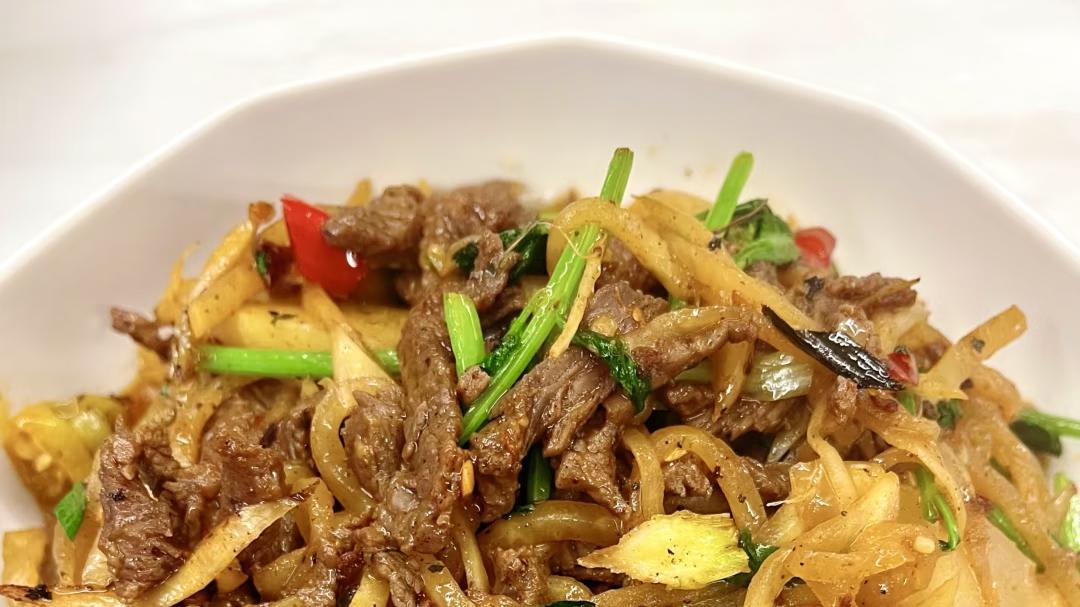 白萝卜炒牛肉：一口就爱上的“神仙组合”，香到邻居来蹭饭